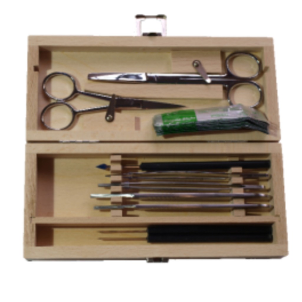 Kit d'autopsie avec 10 instruments. Coffret en bois.